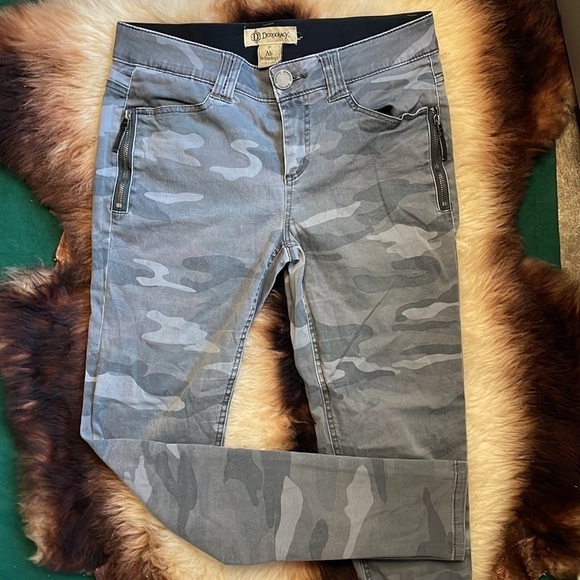 Democracy Gray Camouflage Ab Technology Jeans - Picture 5 of 9